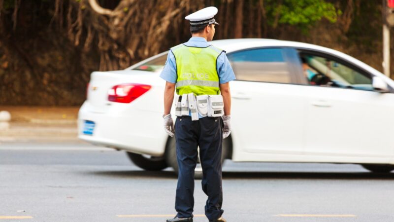 Bezpieczeństwo na drogach podczas obchodów Wszystkich Świętych: Akcja Policji