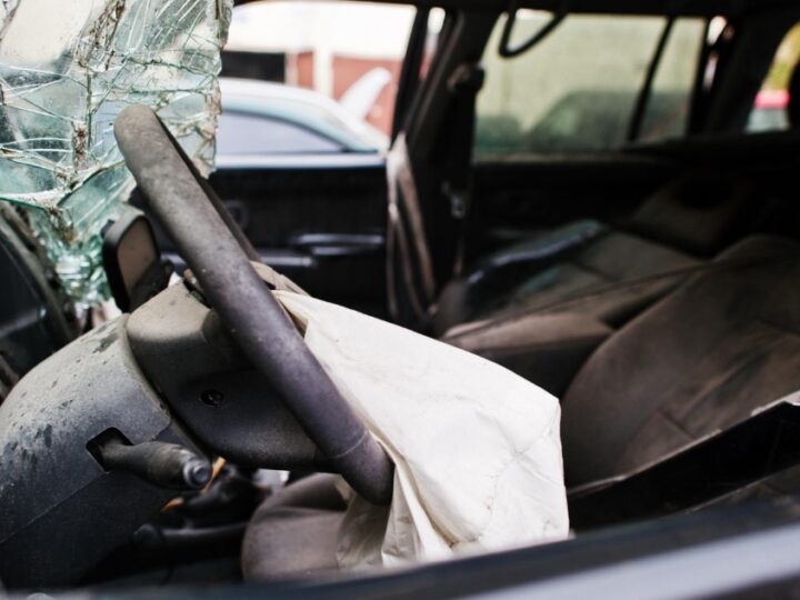Stłuczka dwóch aut w Kołaczycach zakończona interwencją służb medycznych