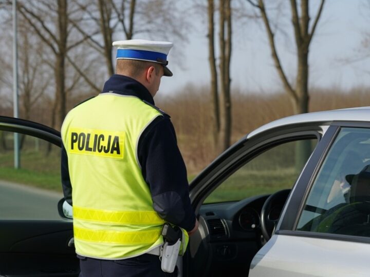 Drogowy recydywista ukarany mandatem 4000 zł i 14 punktami karnymi za nadmierną prędkość