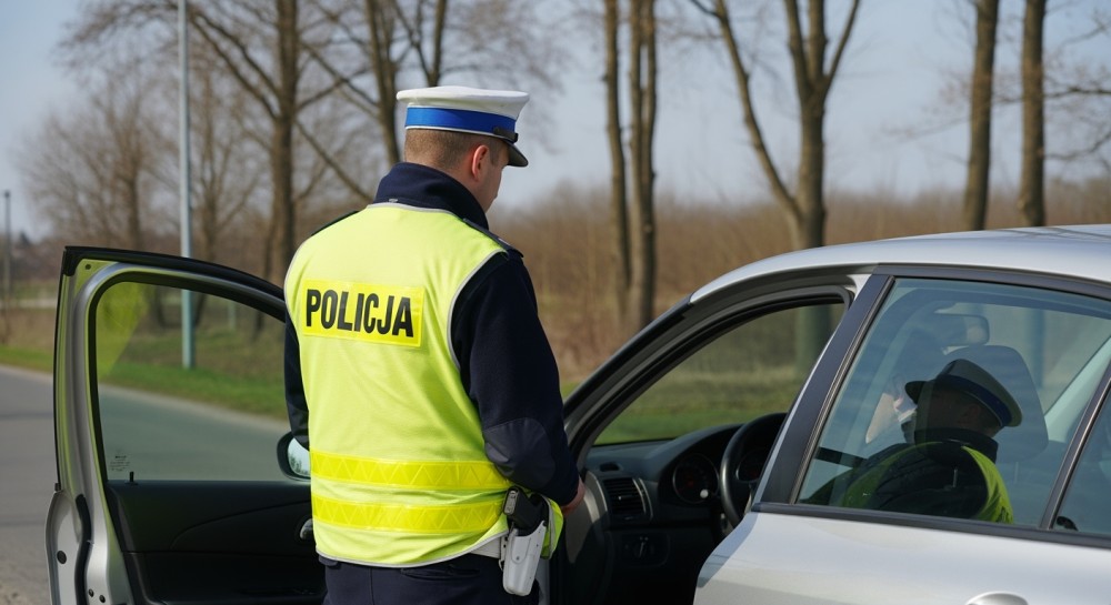 Drogowy recydywista ukarany mandatem 4000 zł i 14 punktami karnymi za nadmierną prędkość