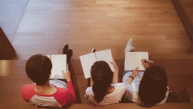 Edukacyjne warsztaty o czystym powietrzu dla uczniów w Kołaczycach