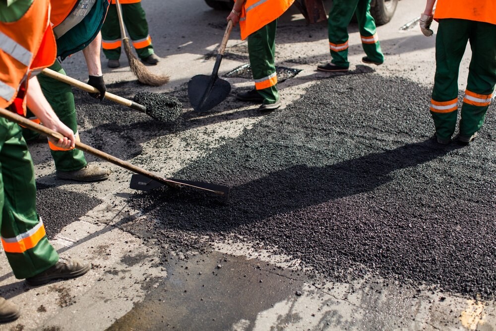 Nowe bezpieczeństwo na drodze w Świerchowej: zakończenie prac na skarpie