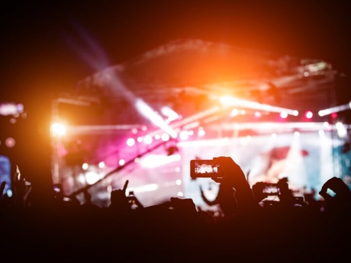 Muzyczne hity w blasku świec – niezapomniany koncert w Jasielskim Domu Kultury!