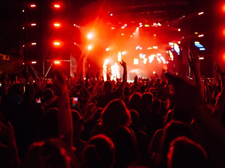 Muzyczna podróż w hołdzie Krzysztofowi Krawczykowi w Jasielskim Domu Kultury