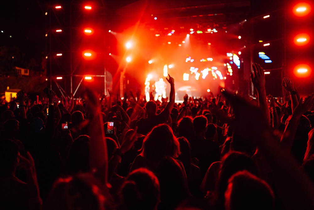 Muzyczna podróż w hołdzie Krzysztofowi Krawczykowi w Jasielskim Domu Kultury