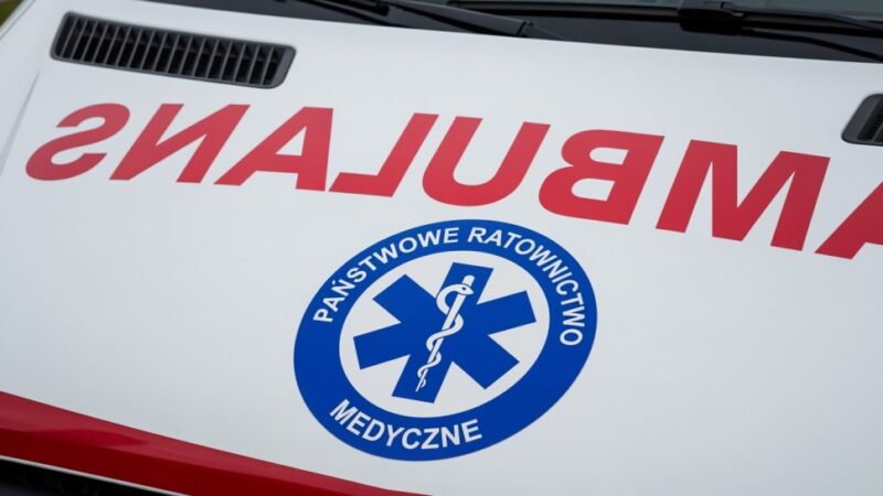 Policja ratuje kierowców uwięzionych w zamieci śnieżnej