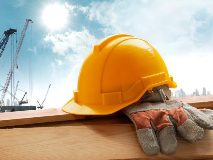 Zabytkowa brama cmentarza przy ul. Zielonej odzyskała dawny blask po renowacji