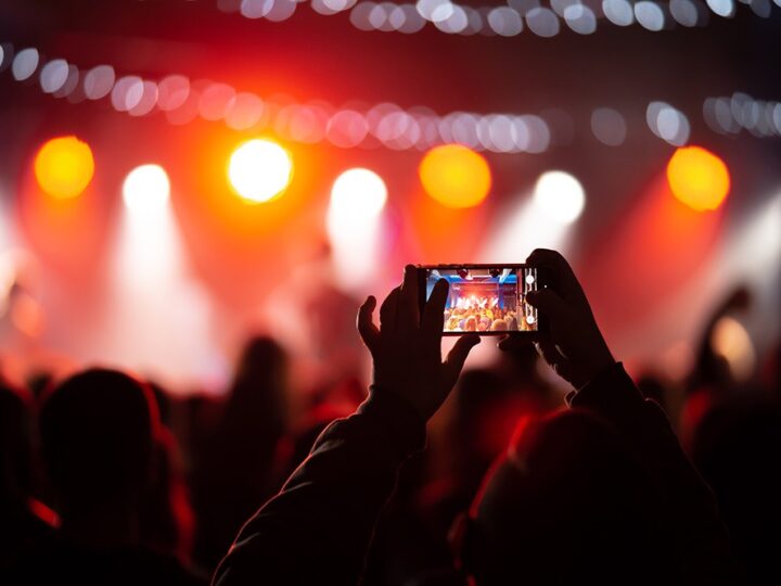 Urodzinowe karaoke w Domu Kultury – dołącz do radosnej zabawy!