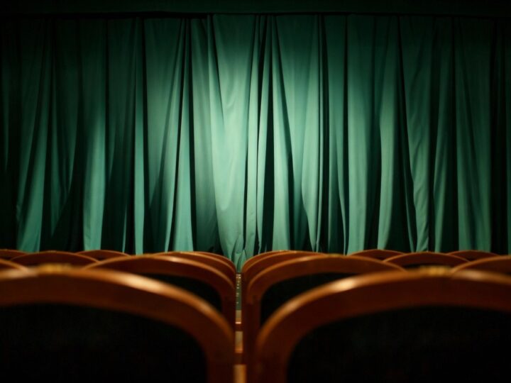 Walentynki z uśmiechem: komedia „Sklep z facetami” w JDK