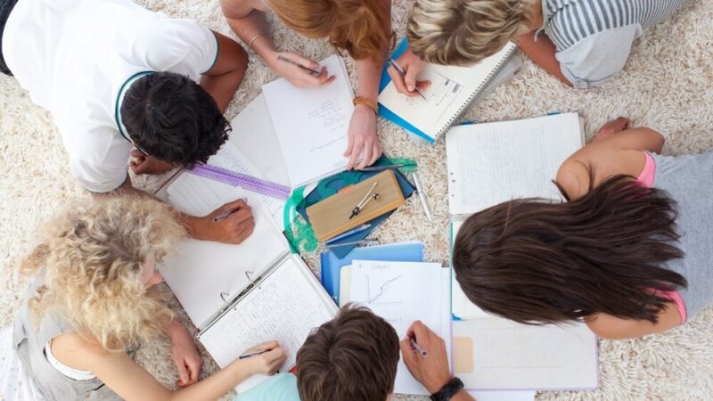 Interaktywne lapbooki: Kreatywne warsztaty w Miejskiej Bibliotece w Jaśle