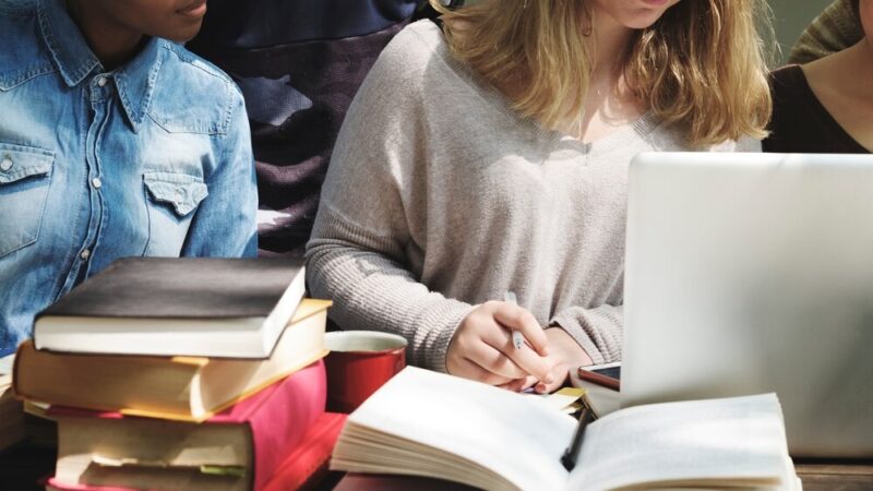 Grant na cyfrowe materiały dla przedszkoli w Polsce