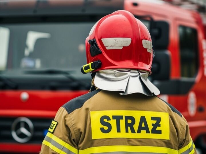 Dębowiec w ogniu rywalizacji: młodzież walczy w turnieju wiedzy pożarniczej