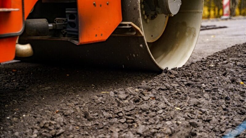 Nowa nawierzchnia w Świerchowej: remont drogi poprawia bezpieczeństwo użytkowników