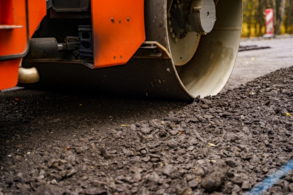 Nowa nawierzchnia w Świerchowej: remont drogi poprawia bezpieczeństwo użytkowników