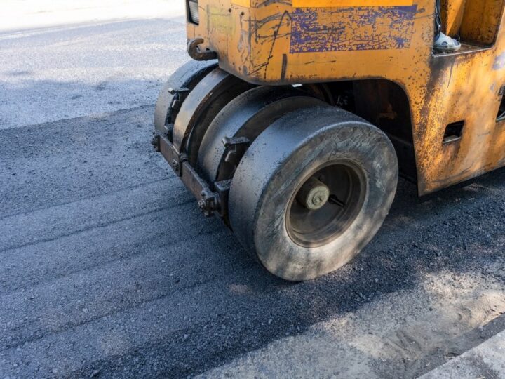 Modernizacja dróg osiedlowych w 2026 roku: oferty i plany przebudowy