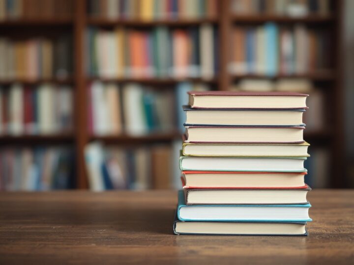 Wybór idealnej książki na wakacje – co zabrać ze sobą?