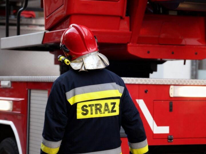 Młodzi strażacy gotowi do akcji – pierwsza drużyna już w drodze do pomocy!