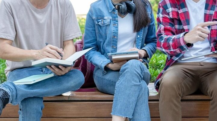 Wakacyjne wyzwania z robotem Photon w bibliotece w Jaśle