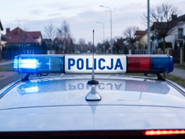 Jasielski policjant st. asp. Łukasz Sieńkowski na podium wojewódzkiego konkursu dla dyżurnych służby policyjnej